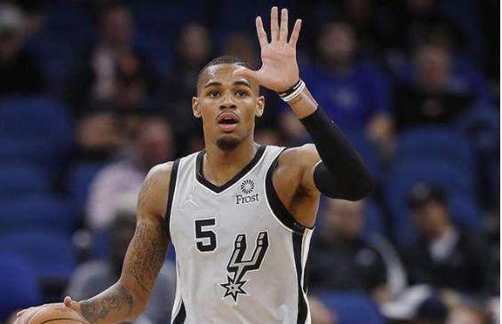 身披红白战 身披红白战