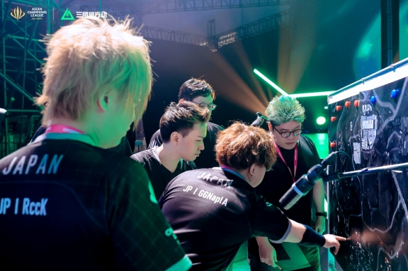 教練組的激 教練組的激